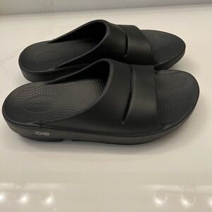 OOFOS Black Recovery Slides Sandals Women’s Size 8/ Men's 6 Excellent Condition